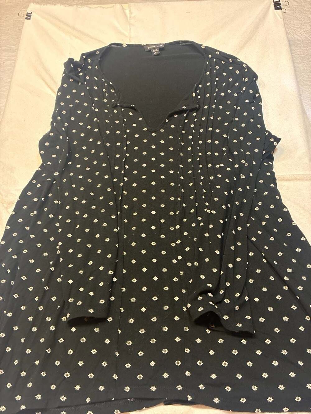 J. Jill Wearever Collection Black Floral Daisy Print Pintuck Split Neck Top Size